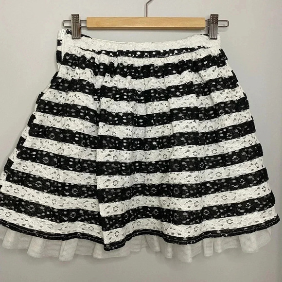 💚  Children’s place - black and white lace skirt with tulle - size 12 - Picture 1 of 4